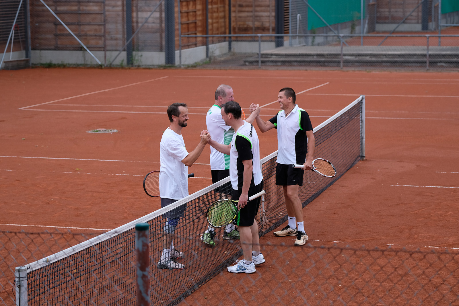 Hobby-Herren 2 unterliegen Geradstetten nach Platzregen und endlosen Match-Tie-Break-Spielen